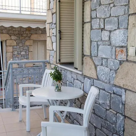 Manoleas - 5 * Stoúpa